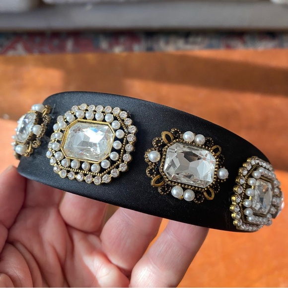 🩷 Black Headband with Gold and Crystal Embellishments - Picture 5 of 9